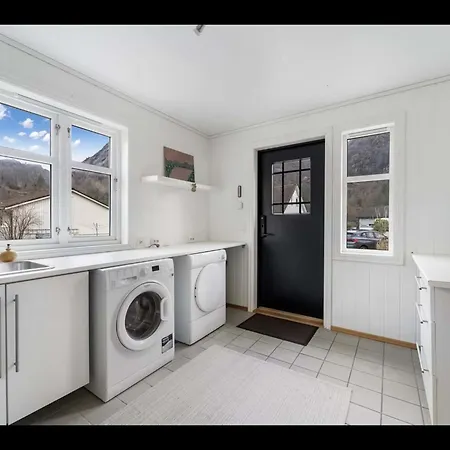 Stort Hus Med 3 Soverom Til Leie I Vakre Sira Minimum 5 Netter Leie Ferienhaus *